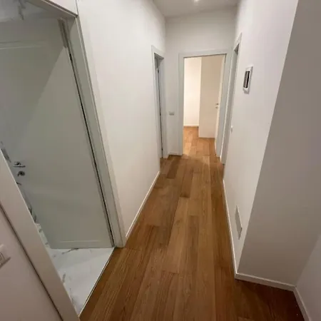Elegante Ed Accogliente Apartamento Milão