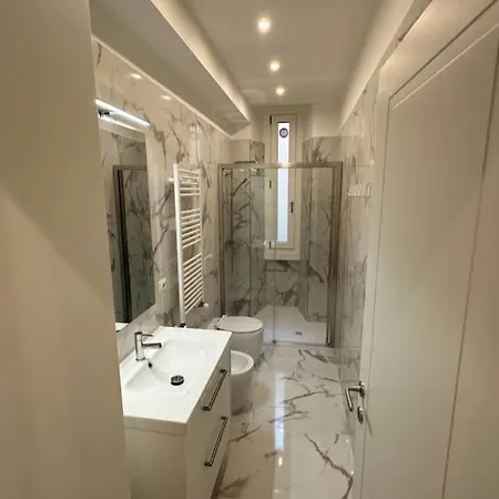 Elegante Ed Accogliente Apartamento