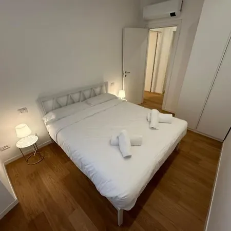 Elegante Ed Accogliente Apartamento Milão